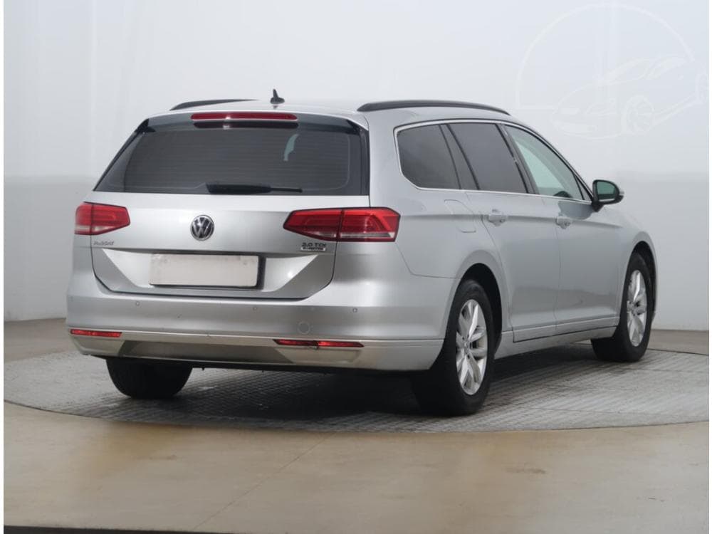 2017 Volkswagen PASSAT - 5