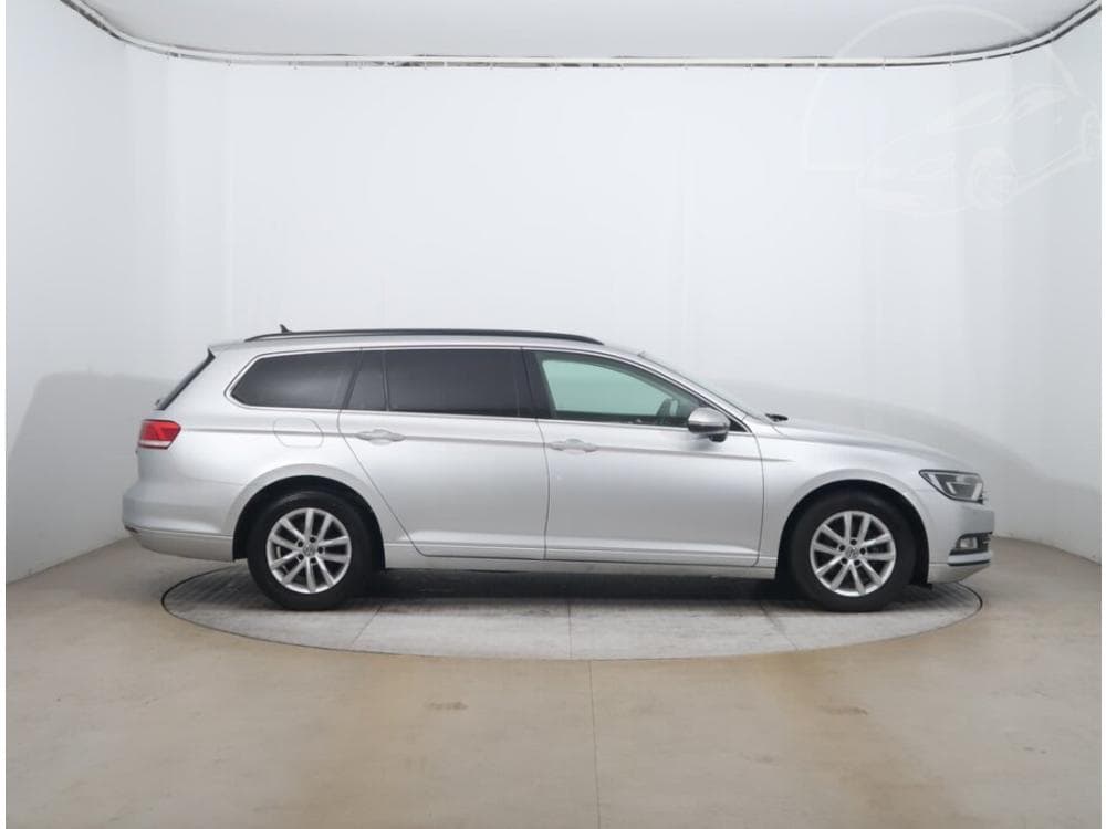 2017 Volkswagen PASSAT - 6