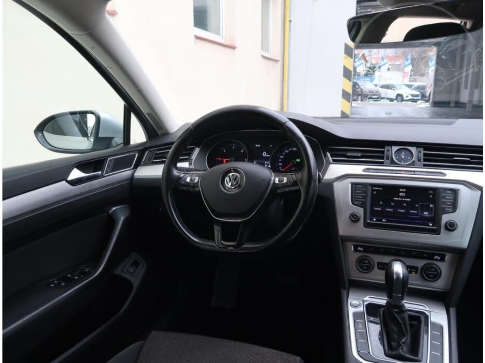 2017 Volkswagen PASSAT - 7
