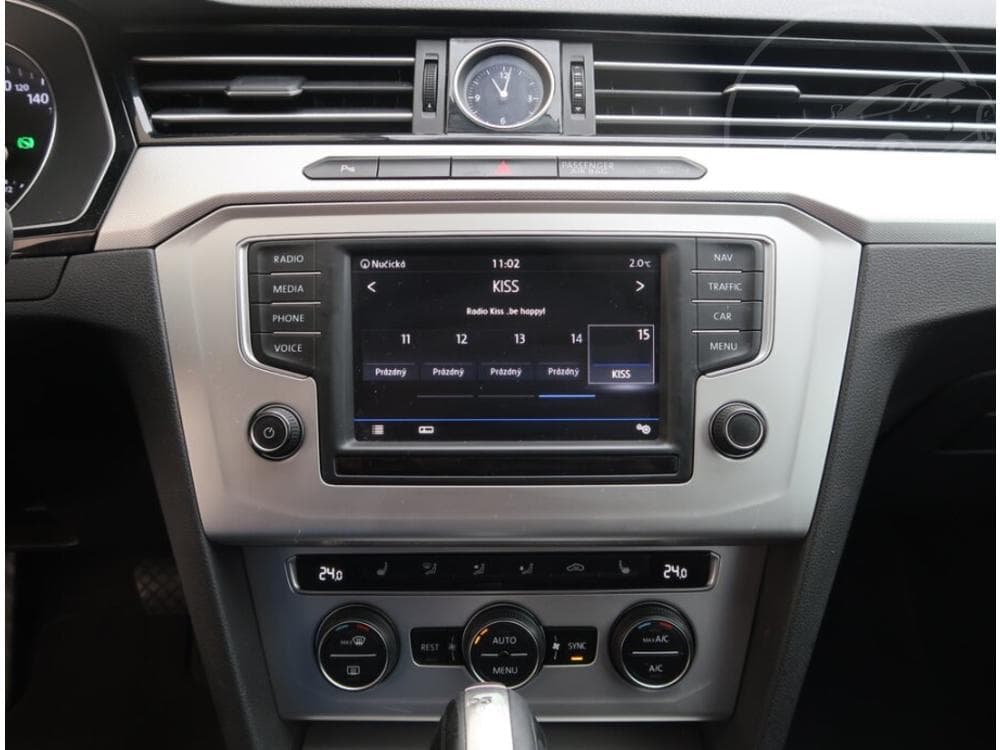 2017 Volkswagen PASSAT - 12