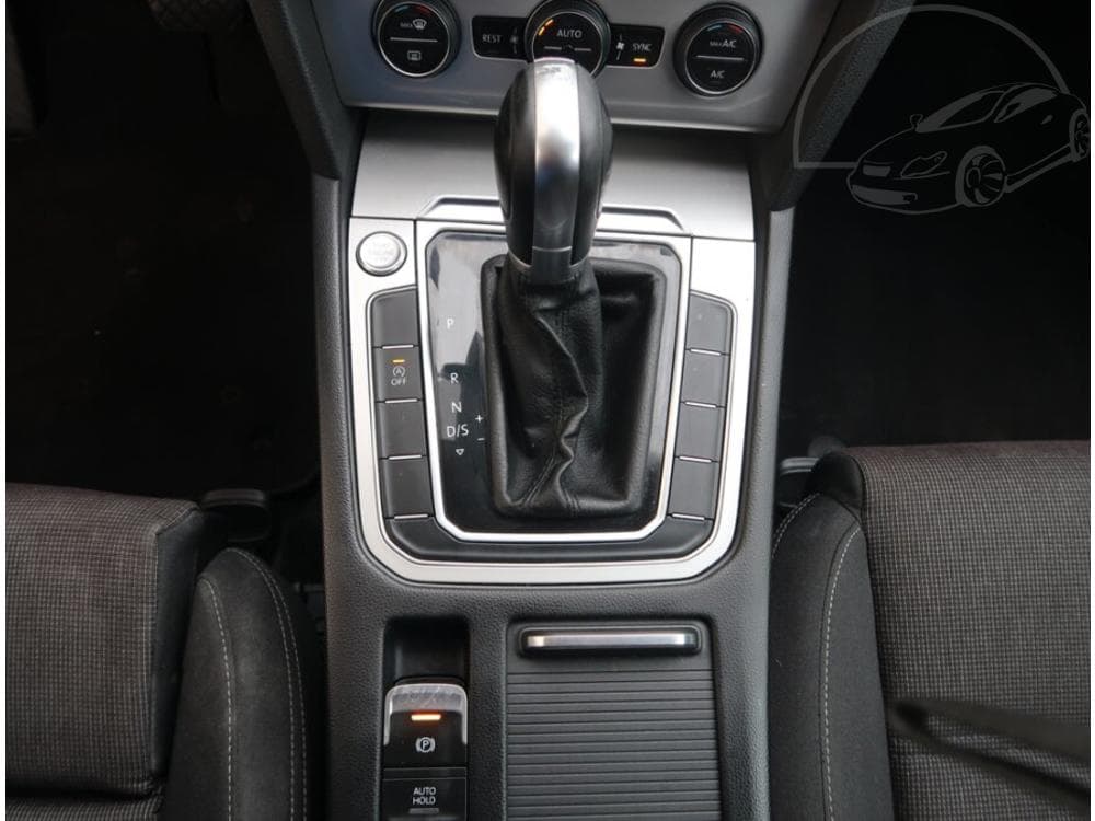 2017 Volkswagen PASSAT - 13