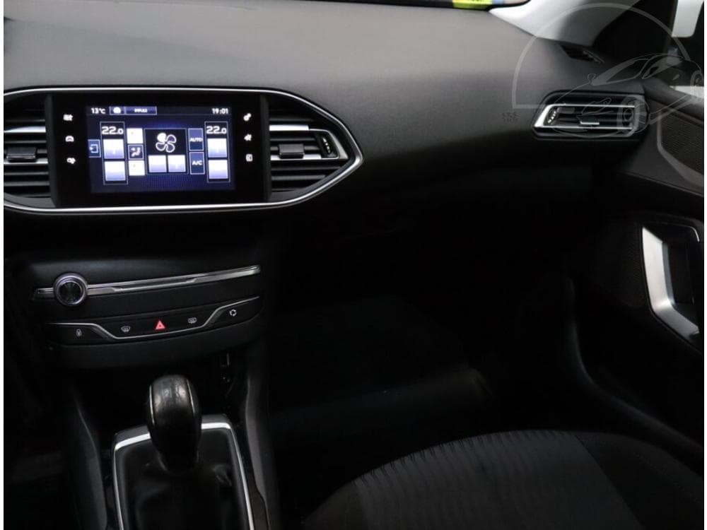 2015 Peugeot 308 - 8