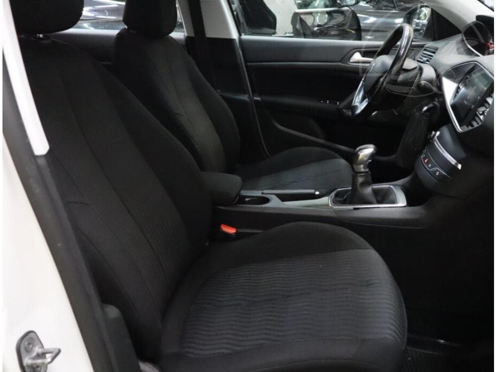 2015 Peugeot 308 - 9