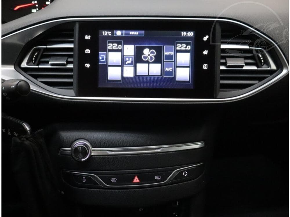 2015 Peugeot 308 - 12