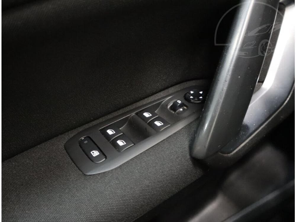 2015 Peugeot 308 - 13