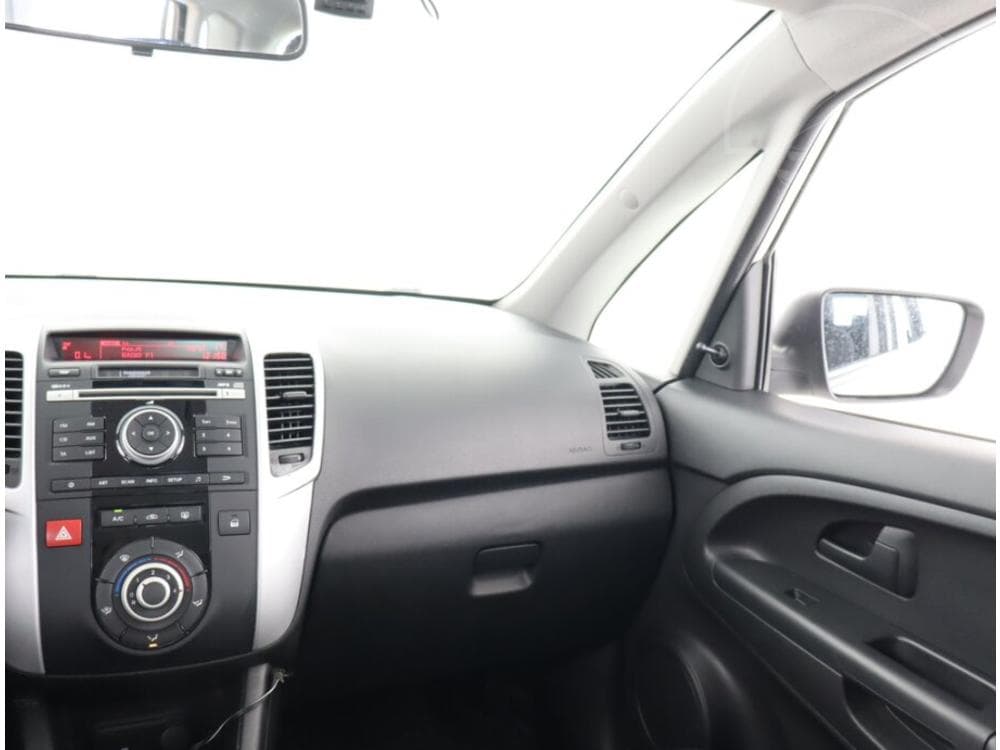 2011 Kia VENGA - 8