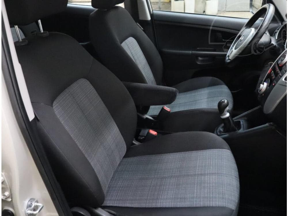 2011 Kia VENGA - 9