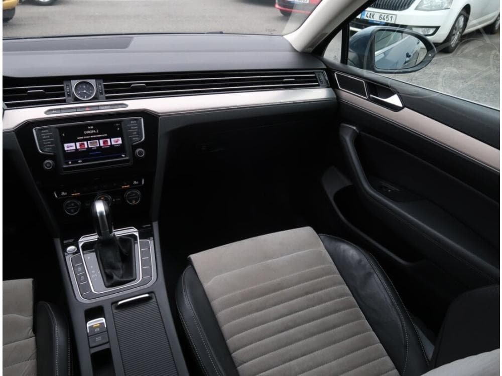 2016 Volkswagen PASSAT - 15
