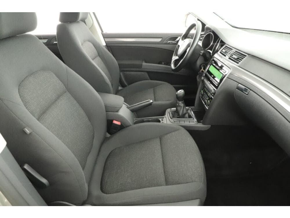 2015 Škoda SUPERB - 31