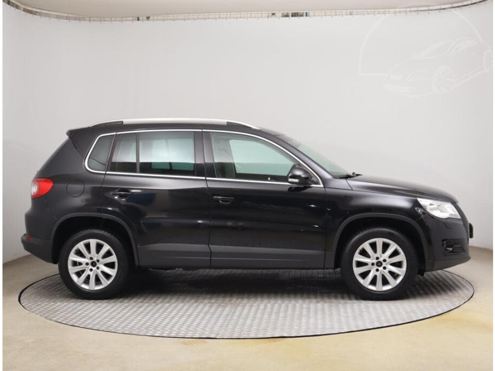 2011 Volkswagen Tiguan - 11