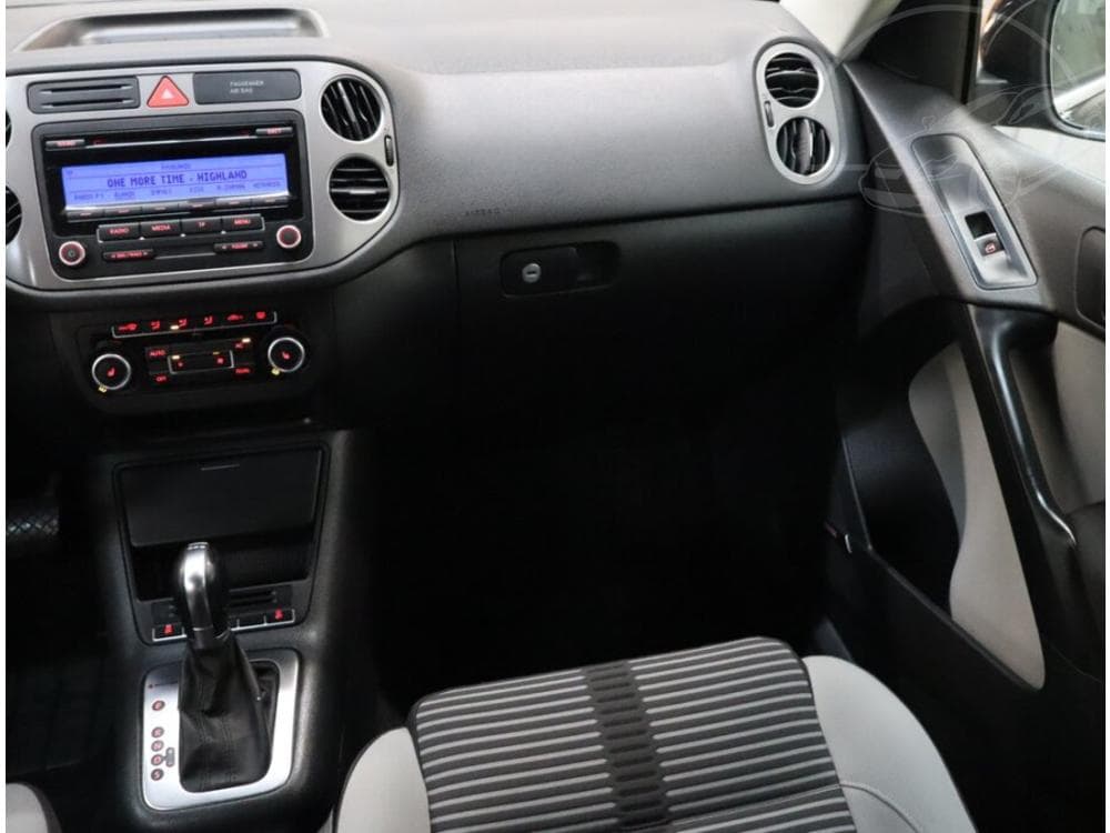 2011 Volkswagen Tiguan - 15