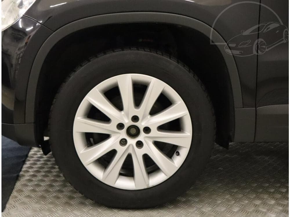 2011 Volkswagen Tiguan - 29