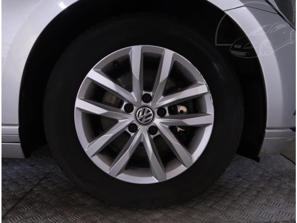 2017 Volkswagen PASSAT - 15