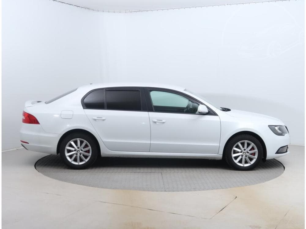 2015 Škoda SUPERB - 11