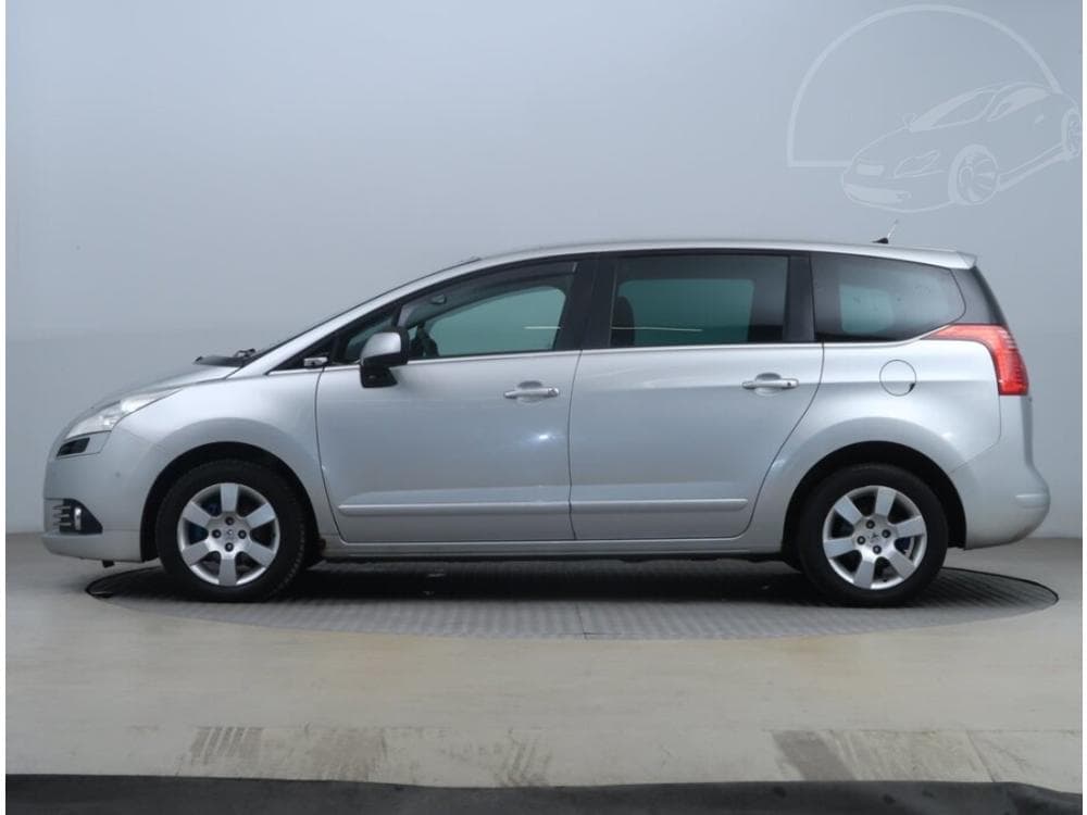 2010 Peugeot 5008 - 9