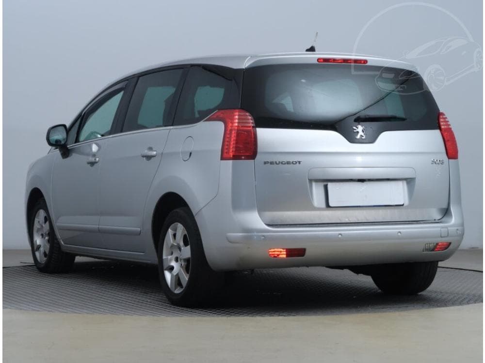 2010 Peugeot 5008 - 13