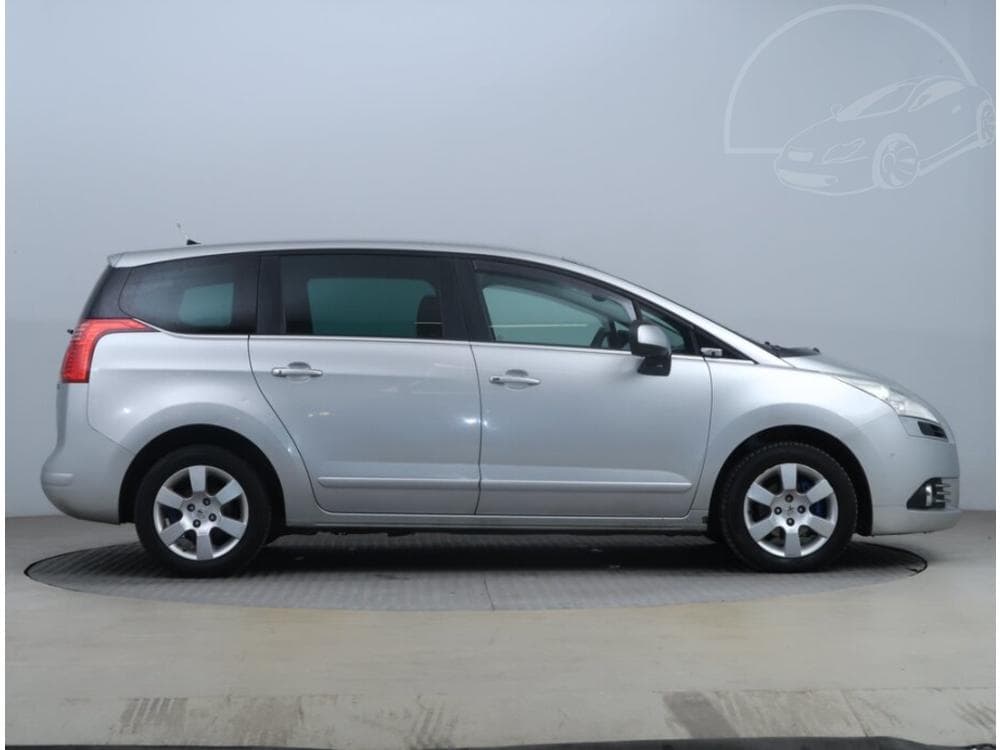 2010 Peugeot 5008 - 21