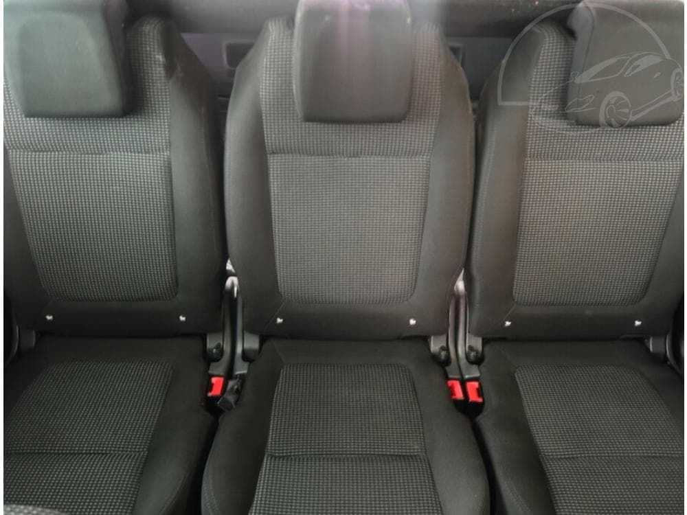 2010 Peugeot 5008 - 37