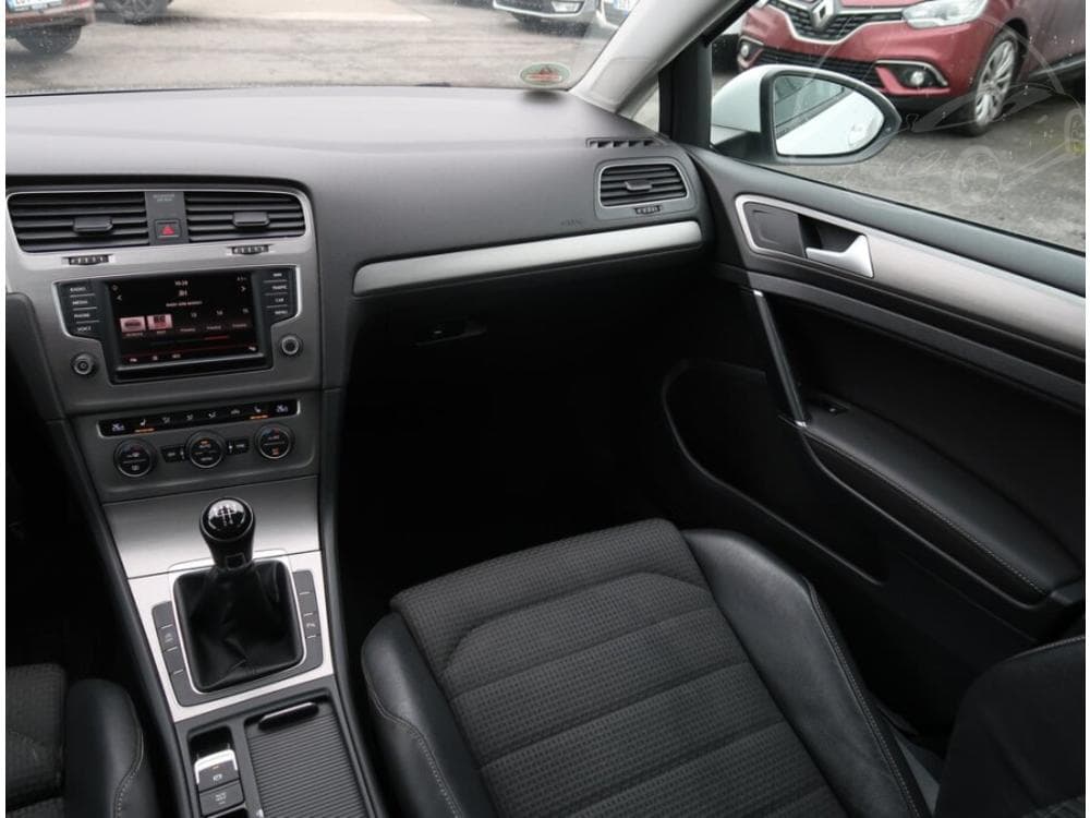 2016 Volkswagen GOLF - 8