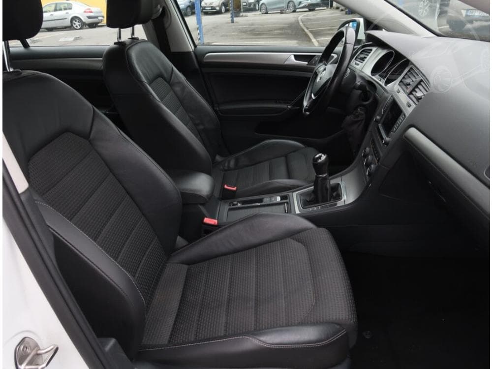 2016 Volkswagen GOLF - 9