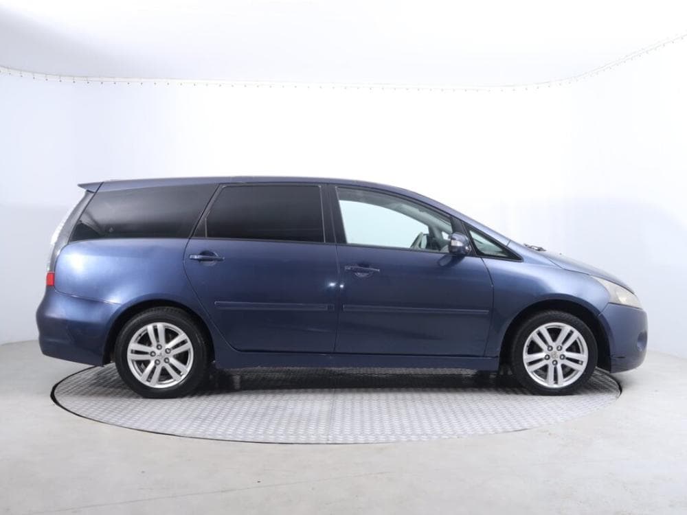 2005 Mitsubishi Grandis - 6