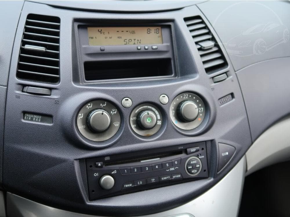 2005 Mitsubishi Grandis - 12