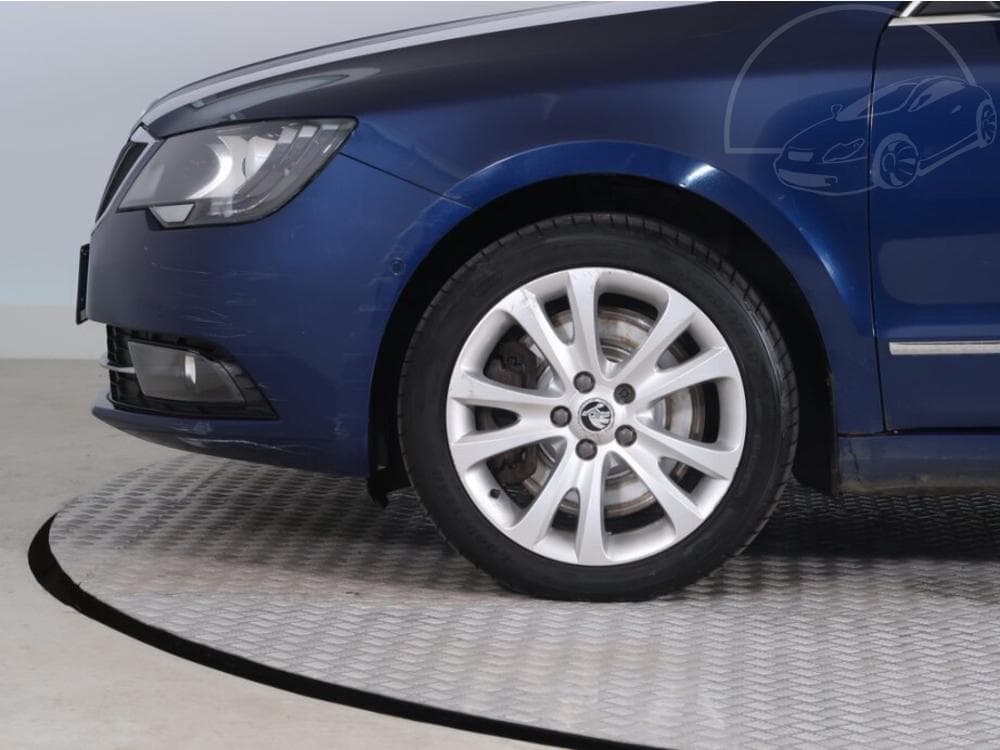 2013 Škoda SUPERB - 71