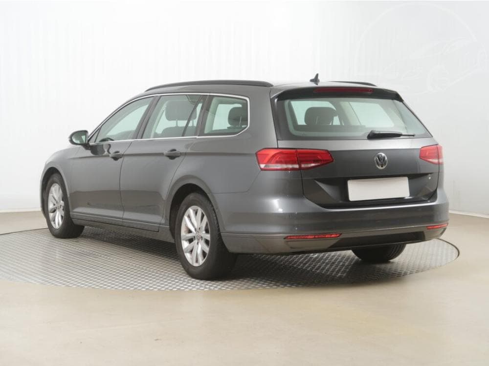 2017 Volkswagen PASSAT - 4