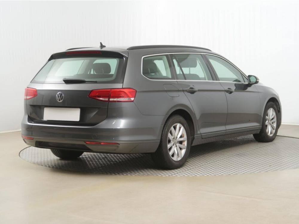 2017 Volkswagen PASSAT - 5