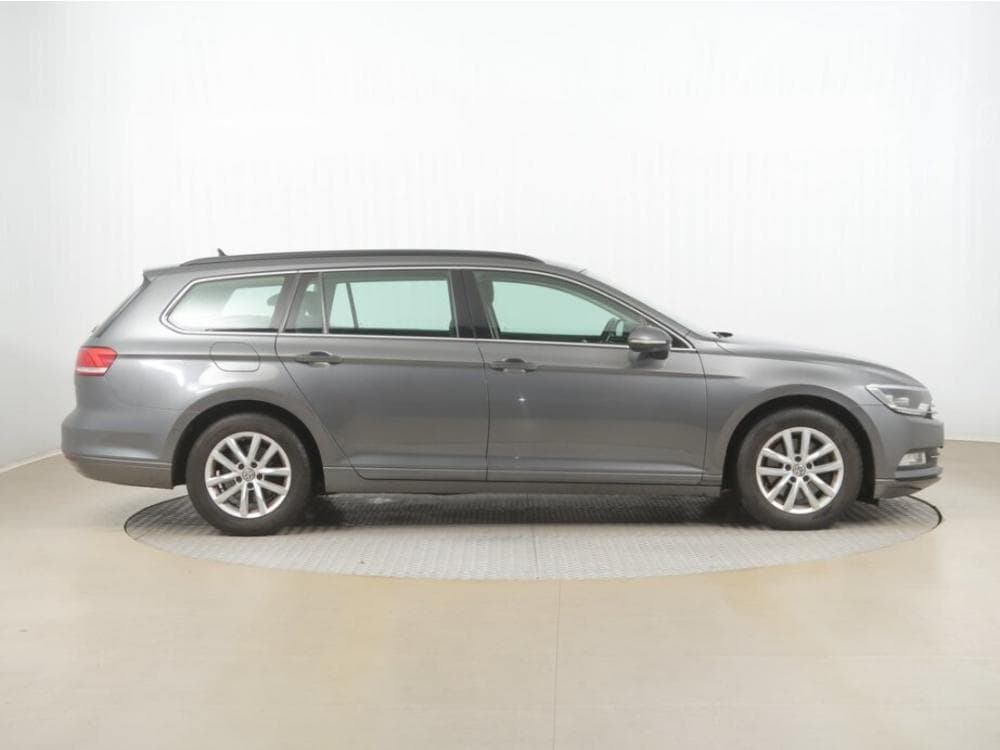 2017 Volkswagen PASSAT - 6