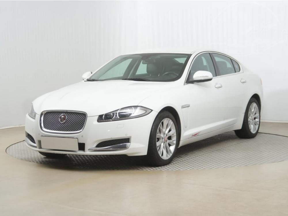 2015 Jaguar Xf - 2