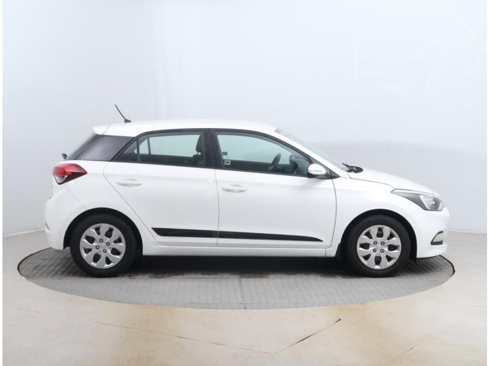 2017 Hyundai i20 - 11
