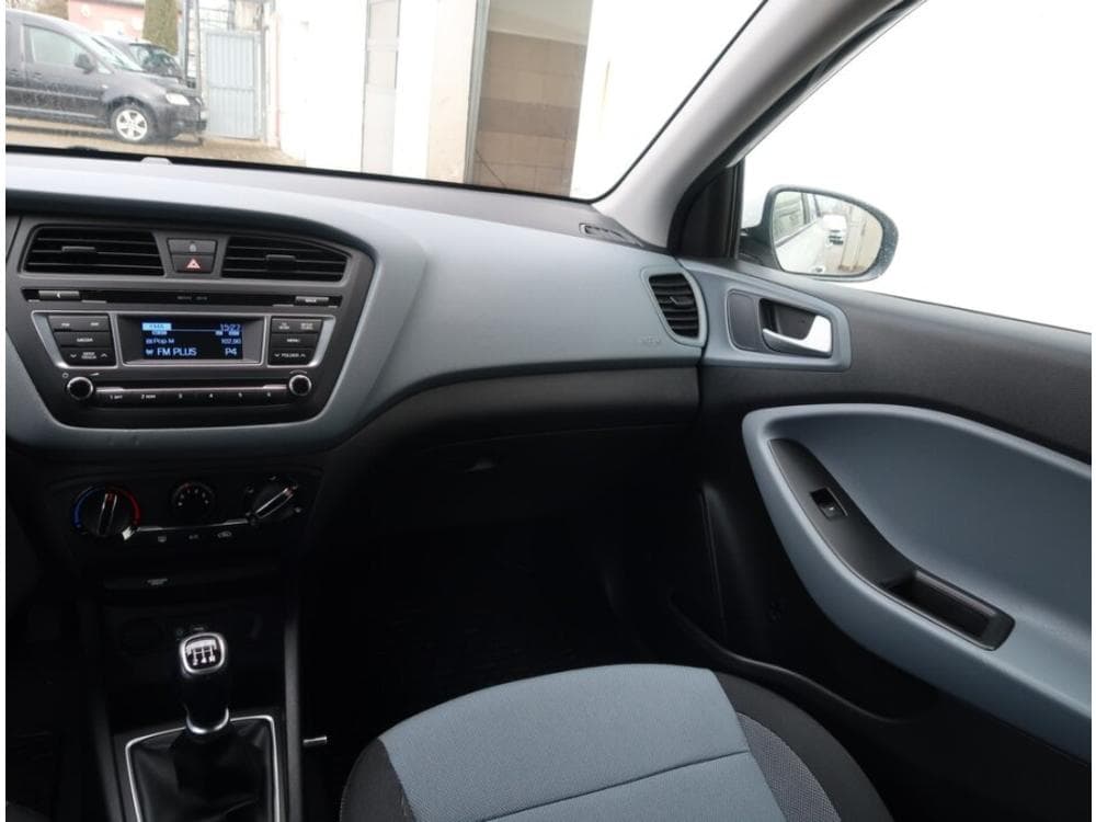 2017 Hyundai i20 - 15