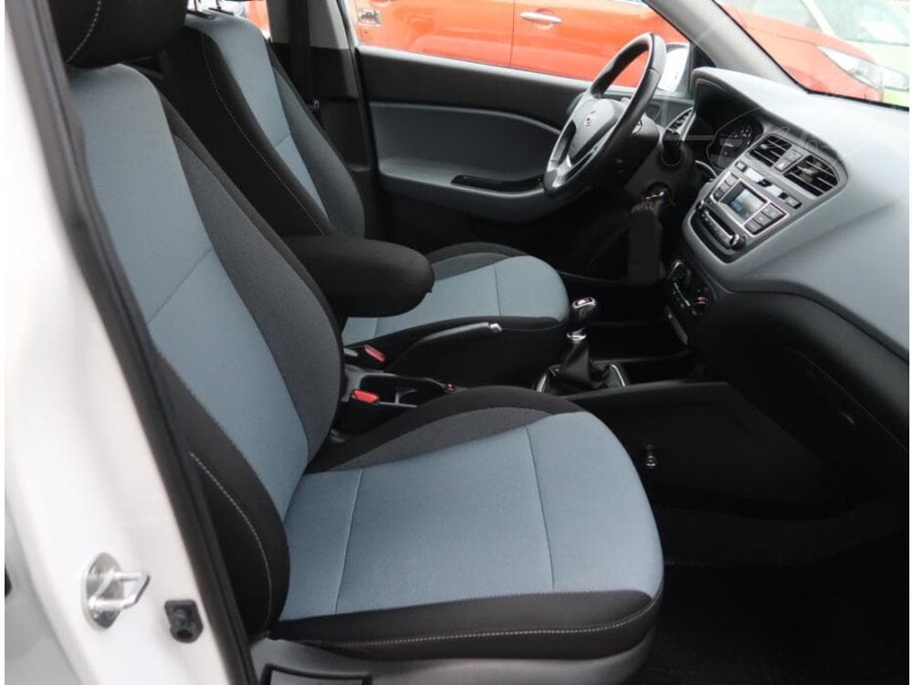 2017 Hyundai i20 - 17
