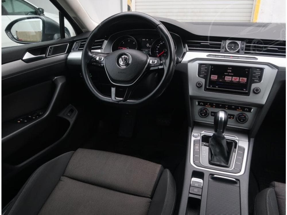 2017 Volkswagen PASSAT - 7