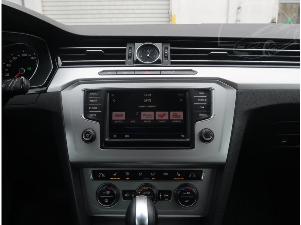 2017 Volkswagen PASSAT - 12