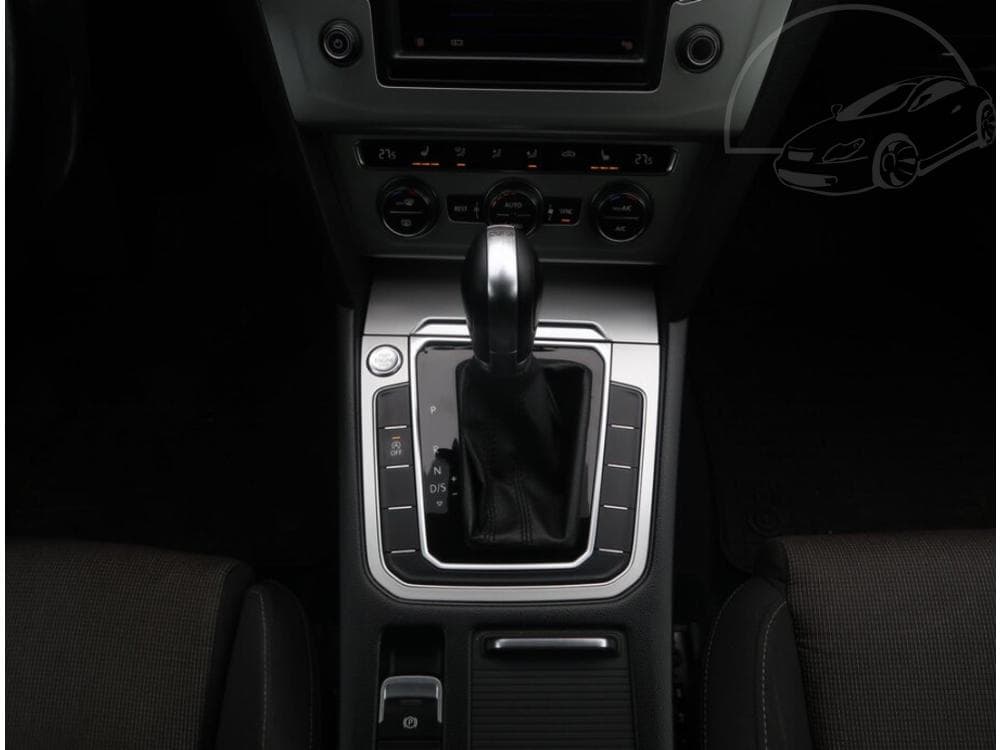 2017 Volkswagen PASSAT - 13