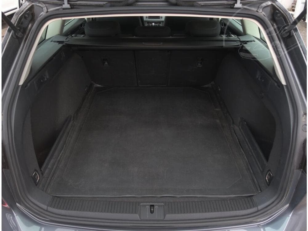 2017 Volkswagen PASSAT - 14