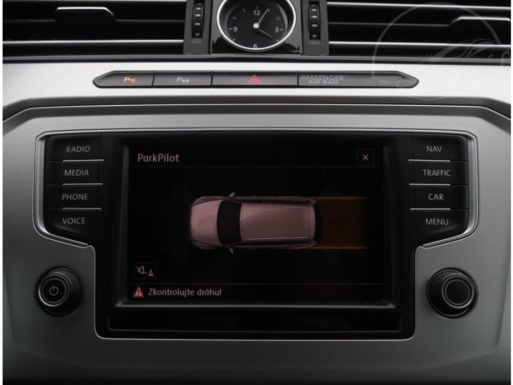 2017 Volkswagen PASSAT - 15