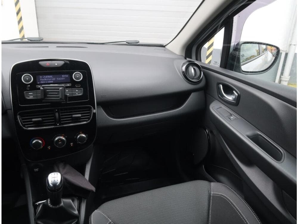 2017 Renault Clio - 8