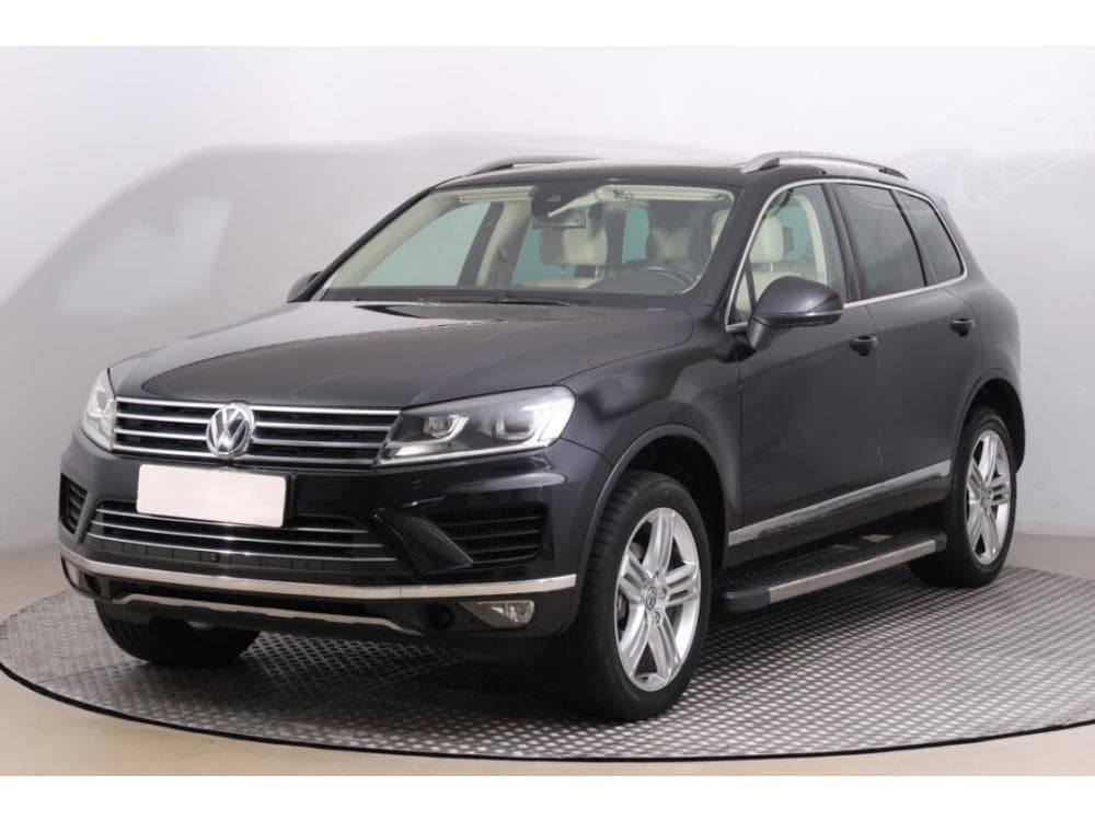 2015 Volkswagen Touareg - 2