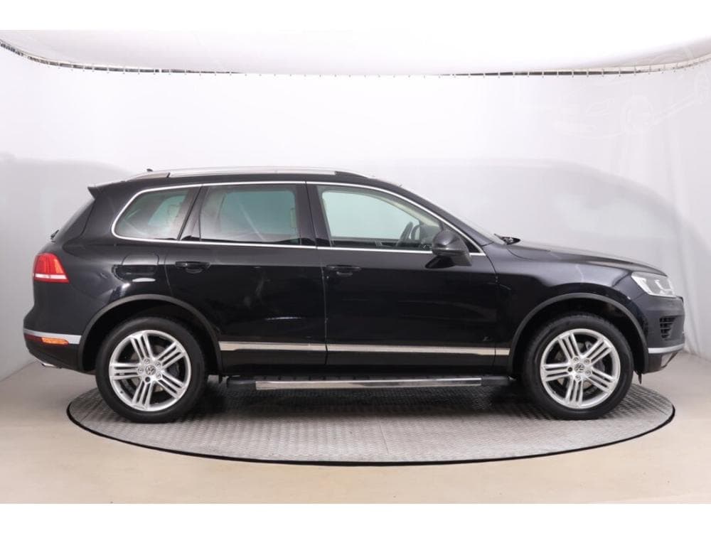 2015 Volkswagen Touareg - 6