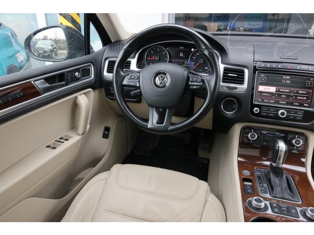 2015 Volkswagen Touareg - 7