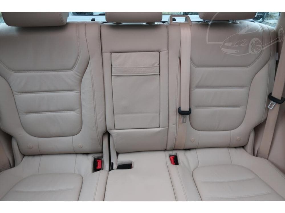 2015 Volkswagen Touareg - 10