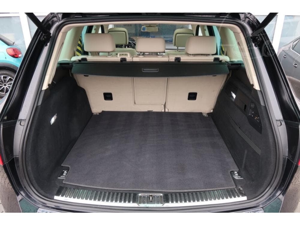 2015 Volkswagen Touareg - 14