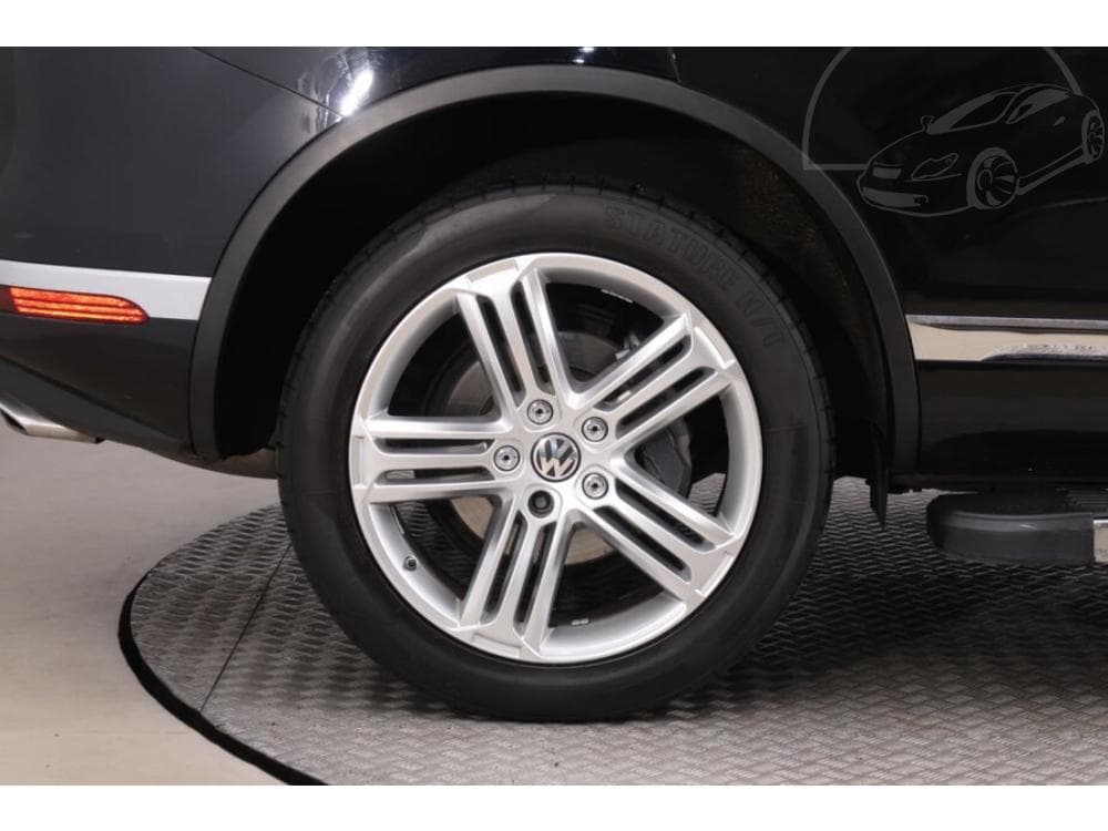 2015 Volkswagen Touareg - 15