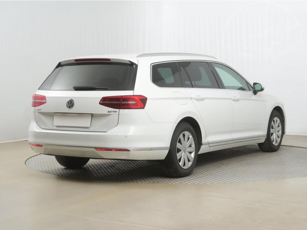 2017 Volkswagen PASSAT - 5