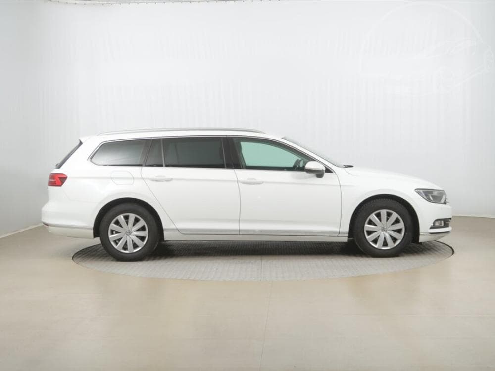 2017 Volkswagen PASSAT - 6