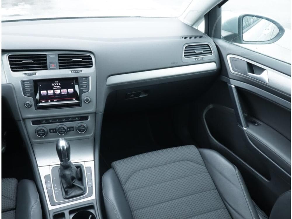 2013 Volkswagen GOLF - 8