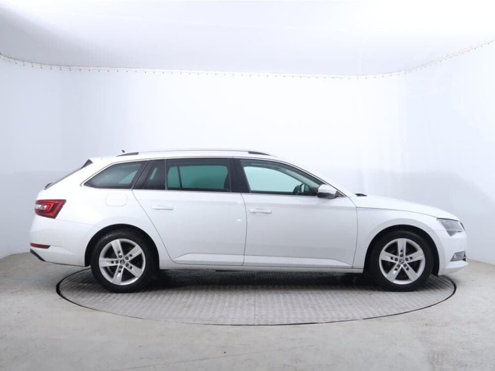 2016 Škoda SUPERB - 16